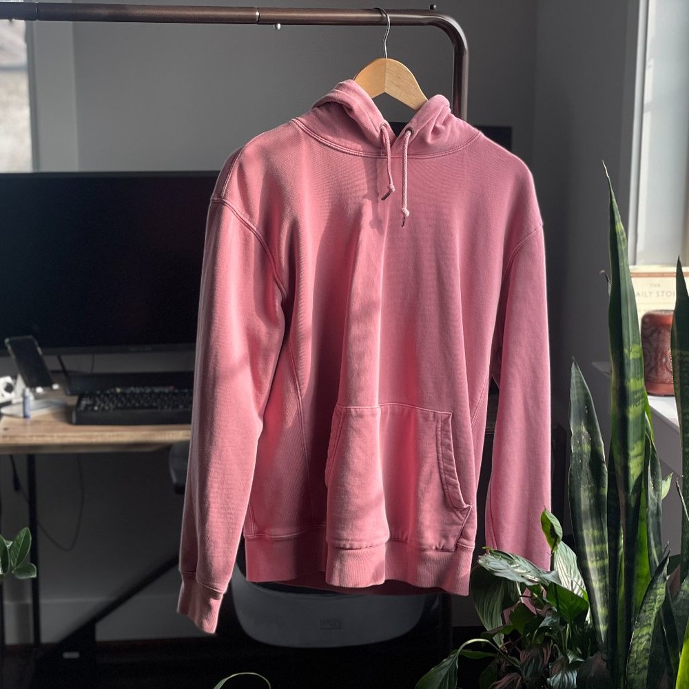 Garment-dyed french terry hoodie (Sunfaded Rose)